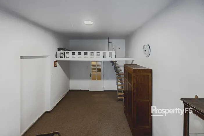 Prodej bytu 1+1, Hostinné, Dolní brána, 28 m2