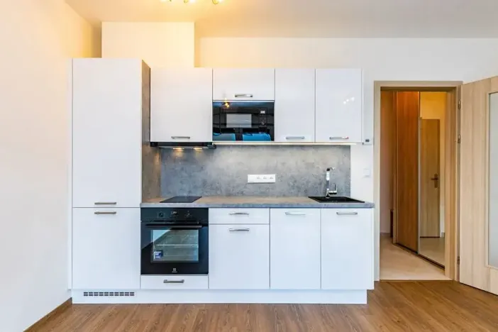 Pronájem bytu 1+kk, Praha - Záběhlice, Klapálkova, 31 m2