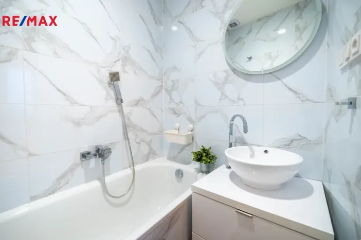 Prodej bytu 2+kk, Hradec Králové - Pražské Předměstí, Oskara Nedbala, 46 m2