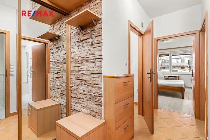 Pronájem bytu 2+kk, Praha - Vysočany, Podkovářská, 54 m2