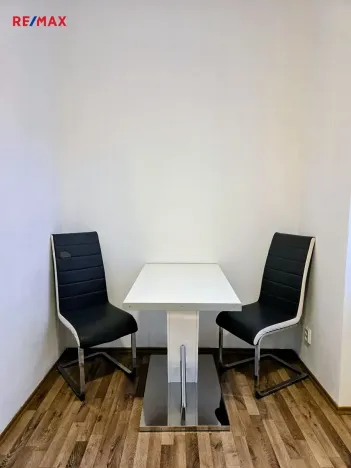 Pronájem bytu 2+kk, Karlovy Vary, Kolmá, 32 m2