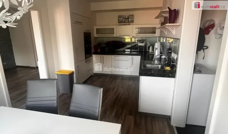 Pronájem bytu 2+1, Cheb, Vrchlického, 68 m2