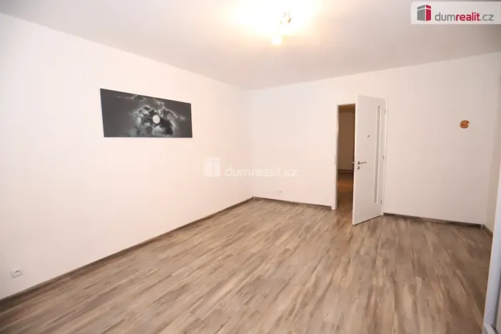 Pronájem bytu 2+1, Cheb, Vrchlického, 68 m2