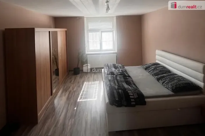 Pronájem bytu 2+1, Cheb, Vrchlického, 68 m2