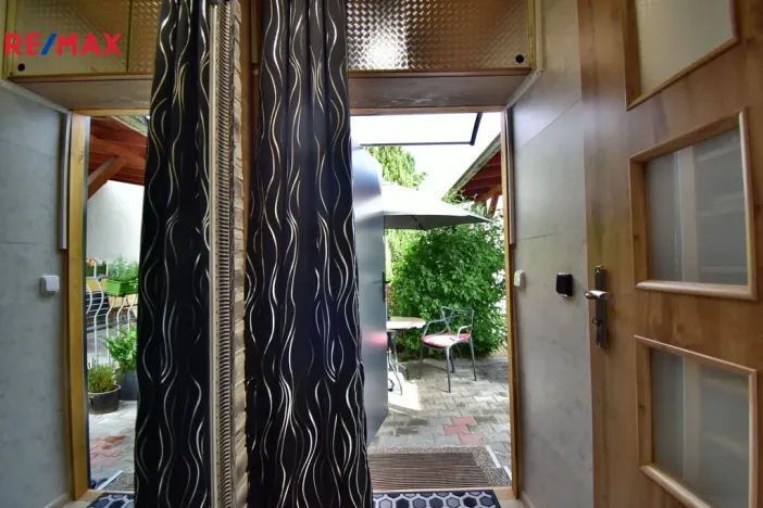 Pronájem bytu 1+kk, Hradec Králové - Plačice, Vilová, 18 m2