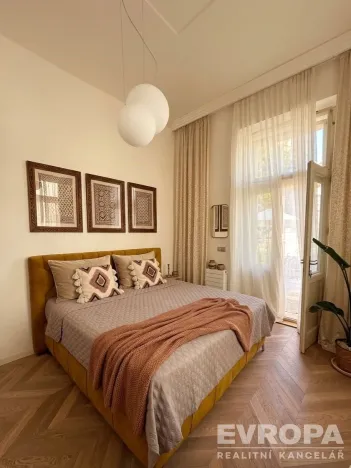 Pronájem bytu 2+kk, Praha - Vinohrady, U Zvonařky, 65 m2