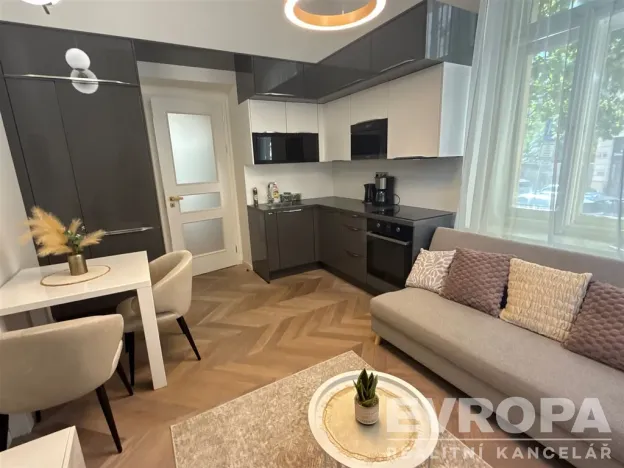 Pronájem bytu 2+kk, Praha - Vinohrady, U Zvonařky, 38 m2