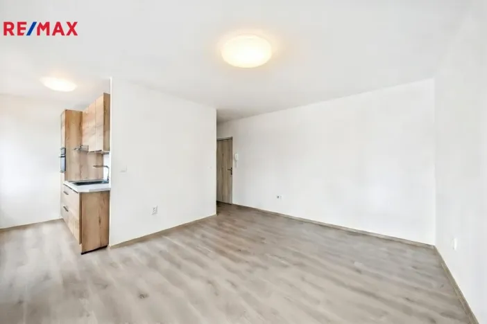 Pronájem bytu 1+kk, Hradec Králové - Nový Hradec Králové, Vachkova, 26 m2