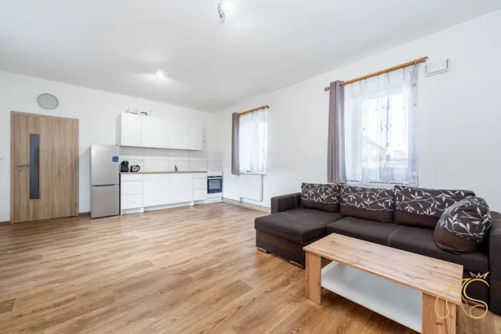 Prodej komerční nemovitosti, Studená, nám. Sv. J. Nepomuckého, 256 m2