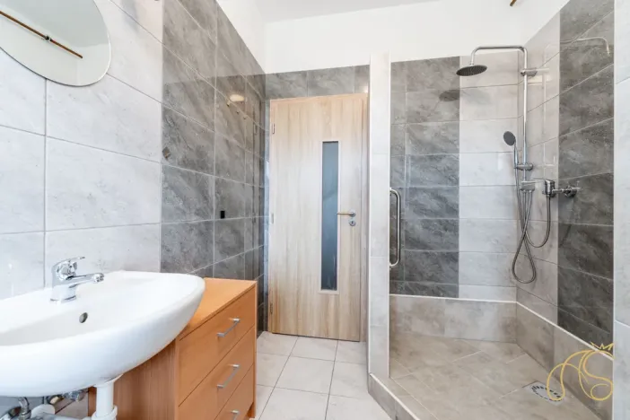 Prodej komerční nemovitosti, Studená, nám. Sv. J. Nepomuckého, 256 m2