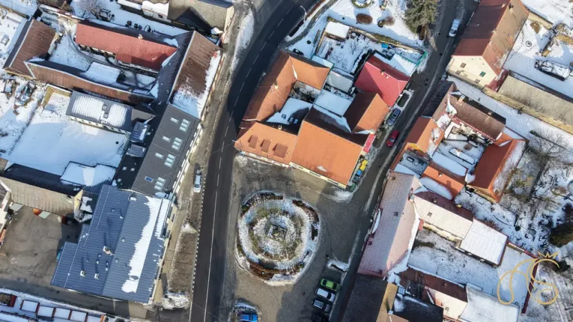 Prodej komerční nemovitosti, Studená, nám. Sv. J. Nepomuckého, 256 m2