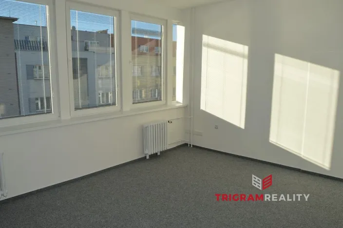 Pronájem kanceláře, Hradec Králové - Pražské Předměstí, Gočárova třída, 32 m2