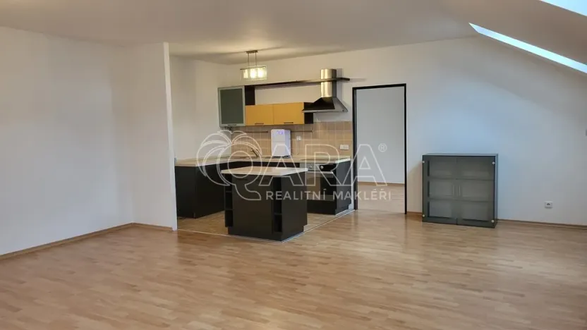 Pronájem bytu 2+kk, Milovice - Mladá, Kaštanová, 74 m2