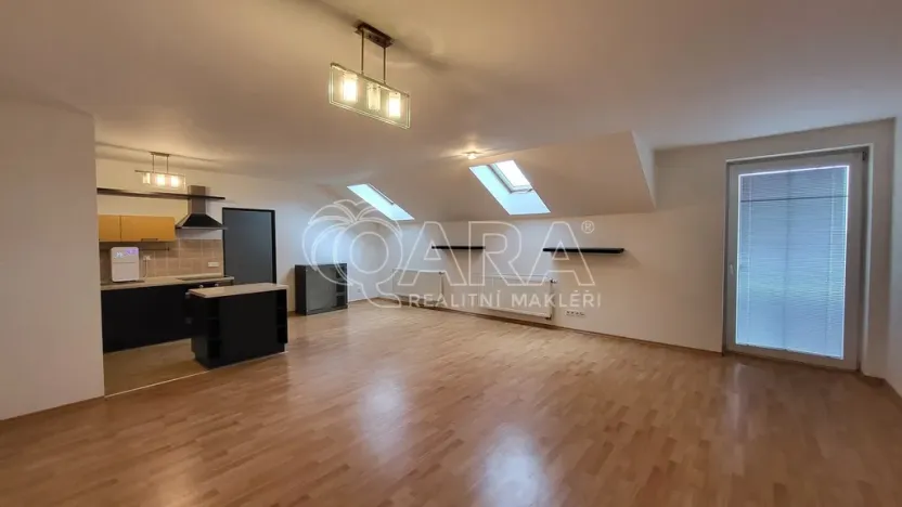 Pronájem bytu 2+kk, Milovice - Mladá, Kaštanová, 74 m2