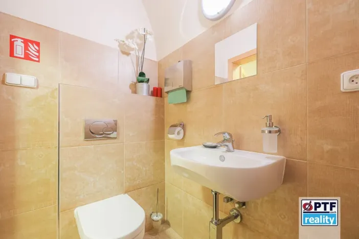 Pronájem obchodního prostoru, Plzeň, Dominikánská, 25 m2