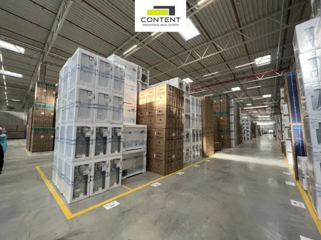 Pronájem skladu, Kozomín, 3800 m2