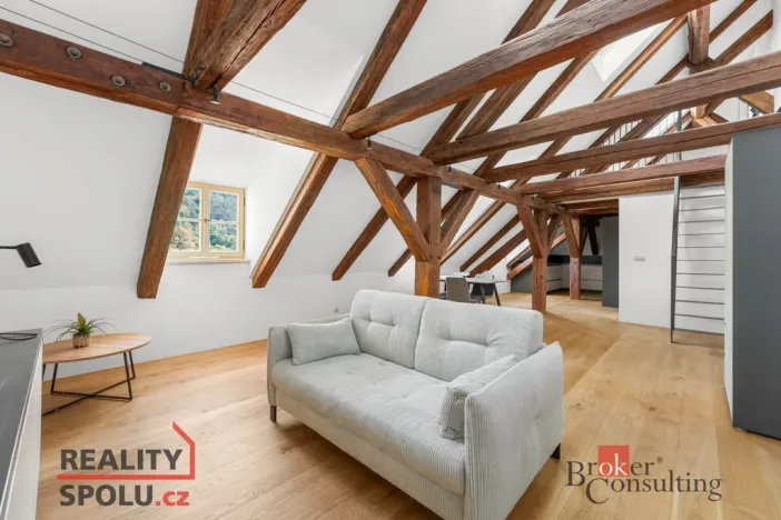 Pronájem atypického bytu, Jince, Slavíkova, 71 m2