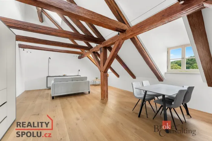 Pronájem atypického bytu, Jince, Slavíkova, 71 m2