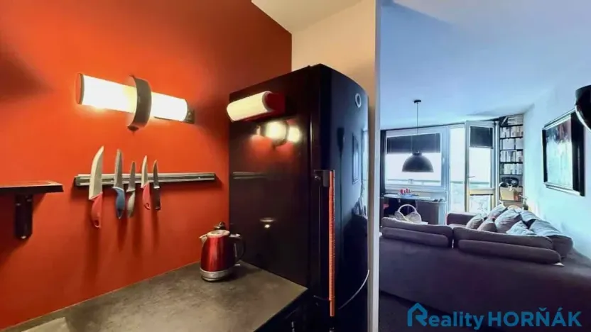 Prodej bytu 2+kk, Praha - Kobylisy, Třebenická, 38 m2