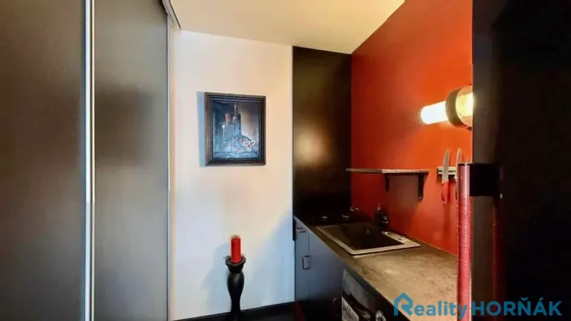 Prodej bytu 2+kk, Praha - Kobylisy, Třebenická, 38 m2