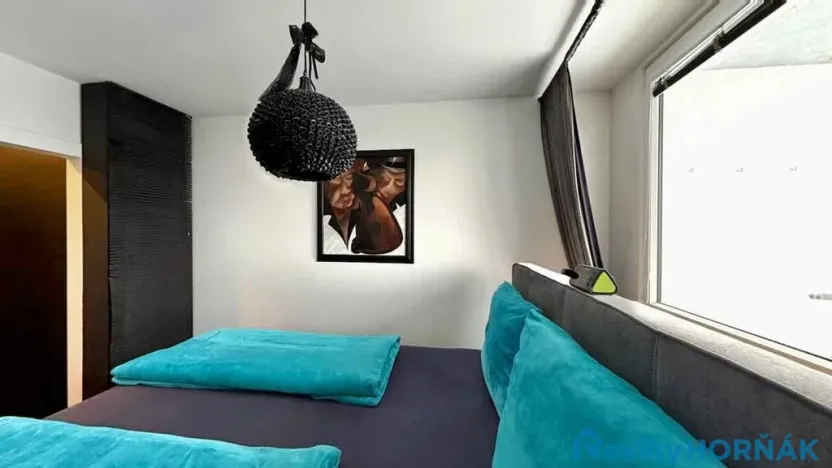 Prodej bytu 2+kk, Praha - Kobylisy, Třebenická, 38 m2