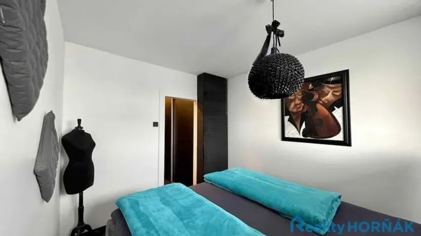 Prodej bytu 2+kk, Praha - Kobylisy, Třebenická, 38 m2