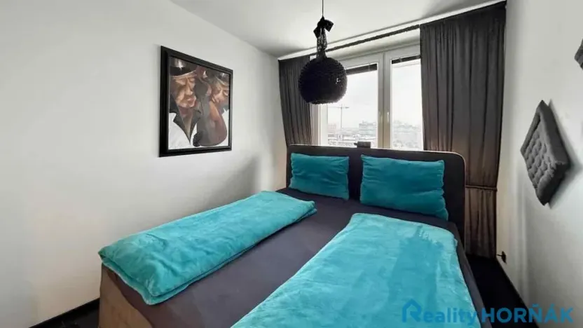 Prodej bytu 2+kk, Praha - Kobylisy, Třebenická, 38 m2