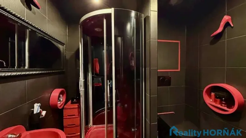 Prodej bytu 2+kk, Praha - Kobylisy, Třebenická, 38 m2