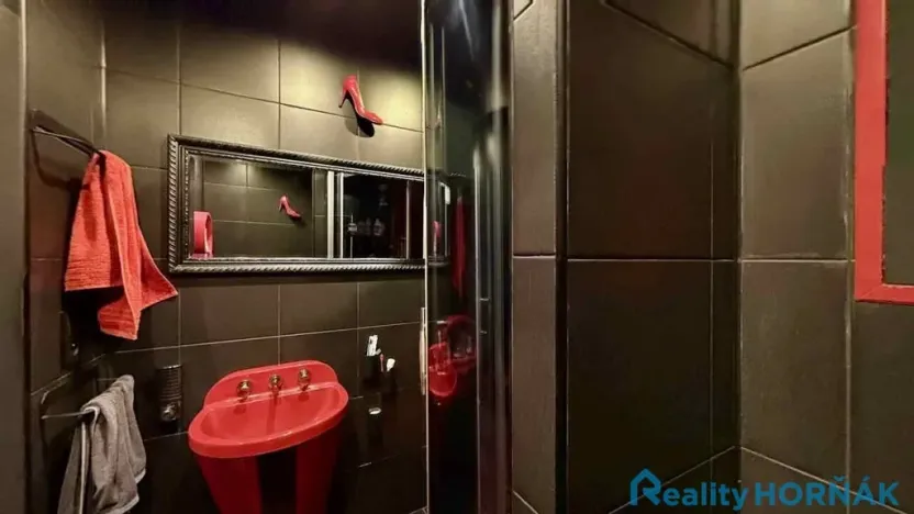 Prodej bytu 2+kk, Praha - Kobylisy, Třebenická, 38 m2