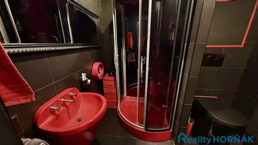 Prodej bytu 2+kk, Praha - Kobylisy, Třebenická, 38 m2