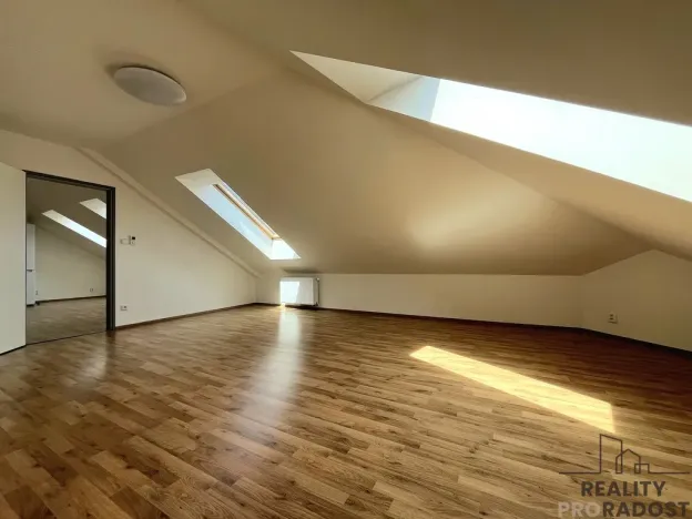 Pronájem bytu 2+kk, Brno, Vlhká, 2976 m2