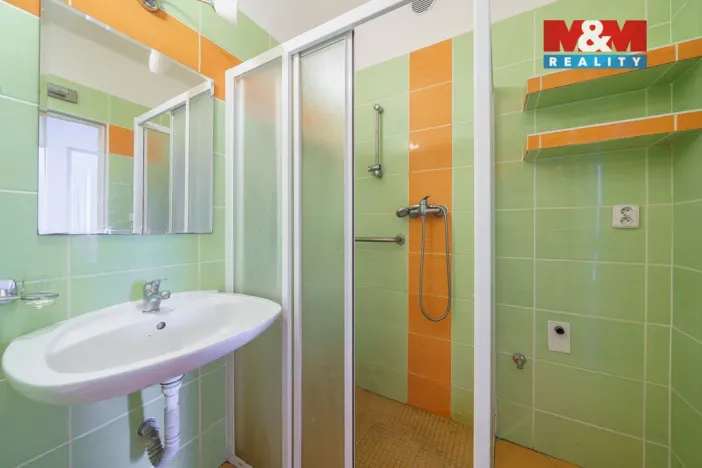 Prodej bytu 4+1, Karlovy Vary - Drahovice, Lidická, 115 m2