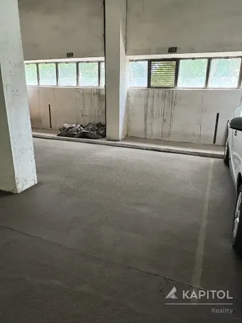 Pronájem garážového stání, Brno, Voroněžská, 16 m2