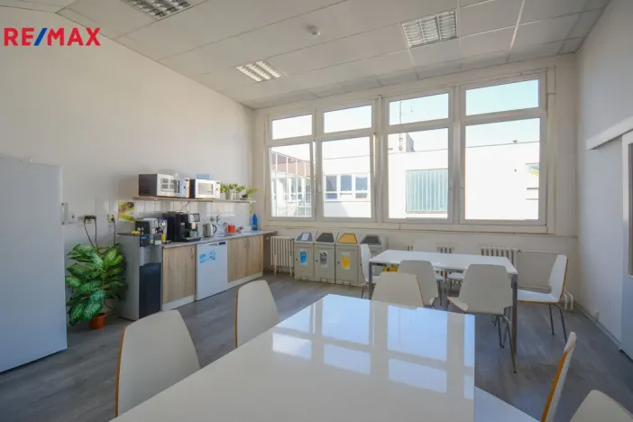 Pronájem kanceláře, Pardubice - Zelené Předměstí, Masarykovo náměstí, 21 m2