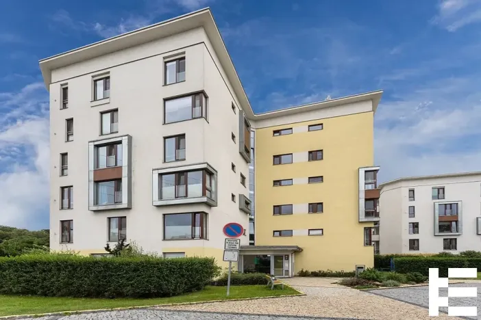 Pronájem bytu 3+kk, Praha - Hloubětín, Nademlejnská, 92 m2