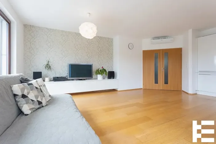 Pronájem bytu 3+kk, Praha - Hloubětín, Nademlejnská, 92 m2