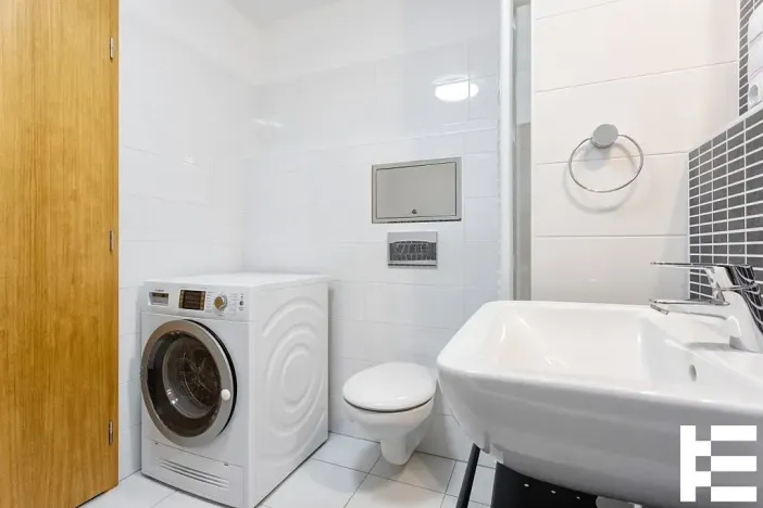 Pronájem bytu 3+kk, Praha - Hloubětín, Nademlejnská, 92 m2