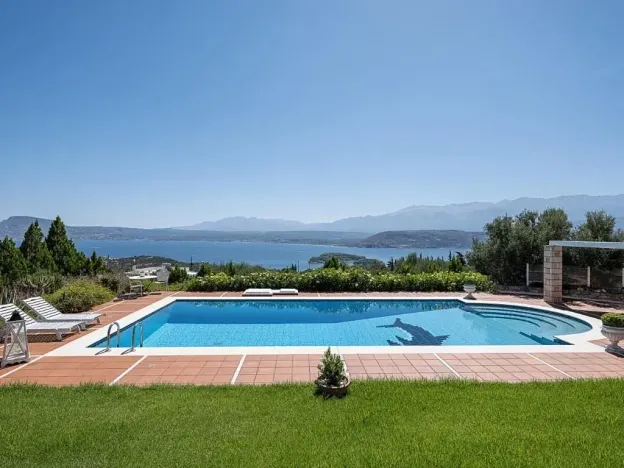 Prodej vily, Stérnes Héraklion, Řecko, 340 m2