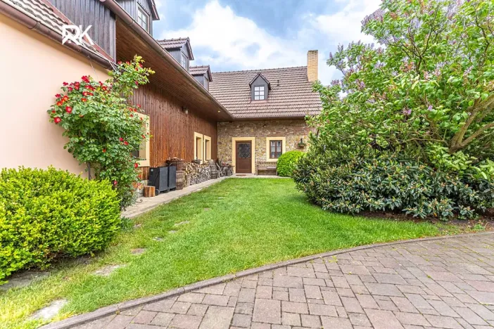 Prodej rodinného domu, Bříství, 375 m2