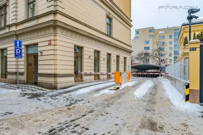 Prodej garáže, Praha - Vinohrady, U Zvonařky, 15 m2