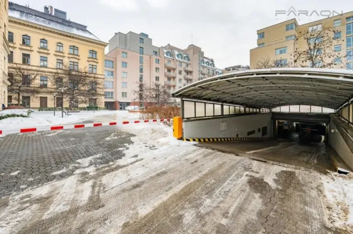 Prodej garáže, Praha - Vinohrady, U Zvonařky, 15 m2