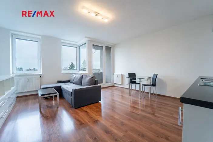 Pronájem bytu 1+kk, Velký Osek, U hřiště, 33 m2