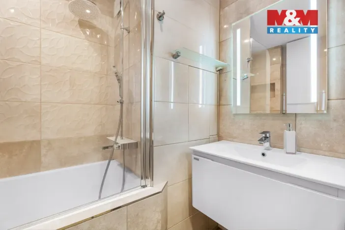 Prodej bytu 4+1, Chlumec, Vyklická, 99 m2