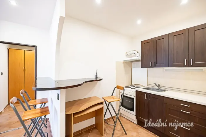 Pronájem bytu 2+kk, Praha - Hostivař, Švehlova, 45 m2