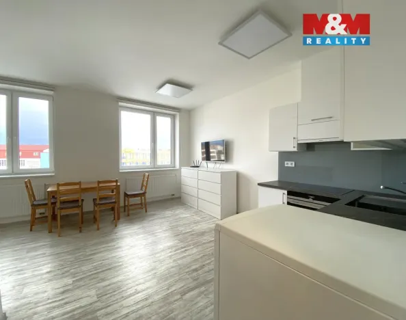 Pronájem bytu 1+kk, Žďár nad Sázavou - Žďár nad Sázavou 1, nám. Republiky, 36 m2