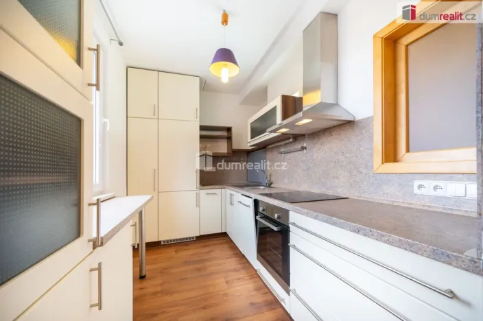 Prodej bytu 3+1, Lhenice, Sídliště SNP, 72 m2