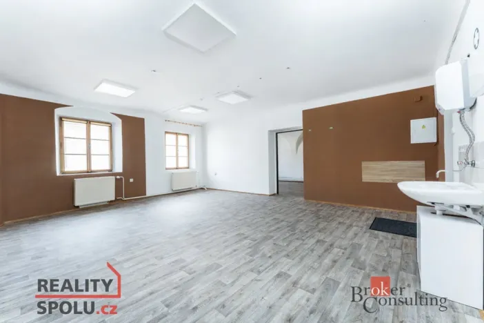 Pronájem obchodního prostoru, Pardubice - Pardubice-Staré Město, Pernštýnská, 54 m2