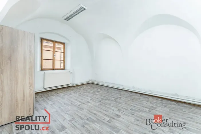 Pronájem obchodního prostoru, Pardubice - Pardubice-Staré Město, Pernštýnská, 54 m2