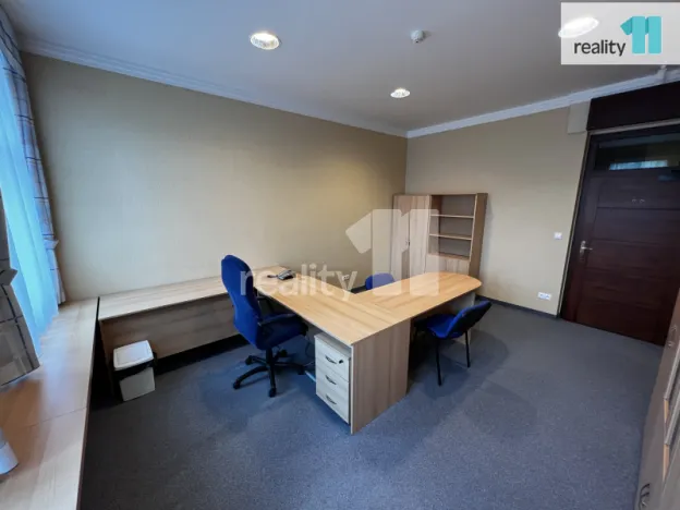 Pronájem kanceláře, Karlovy Vary - Dvory, Chebská, 21 m2