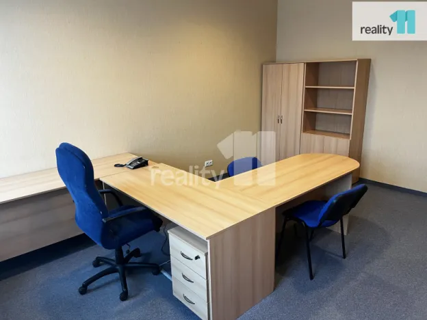 Pronájem kanceláře, Karlovy Vary - Dvory, Chebská, 21 m2